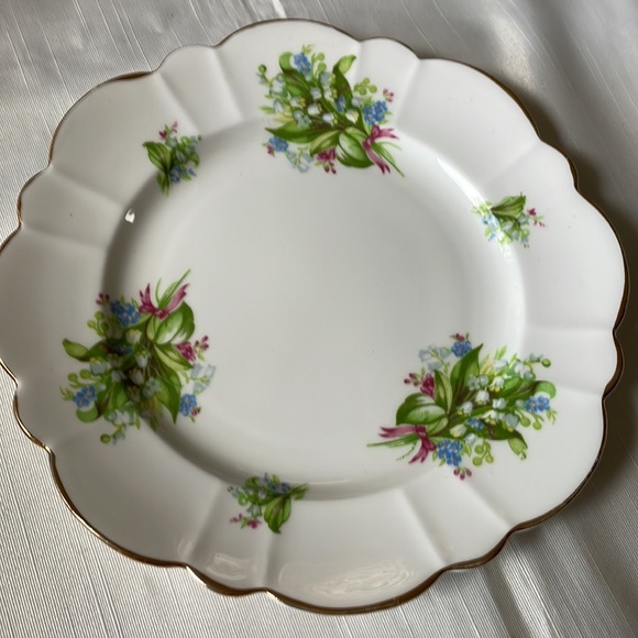 Victoria C & E Bone China England 8.25” plate Lilly of the Valley - Picture 2 of 7